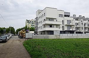 Rosną nowe bloki - z widokiem na S8 i pola cebuli