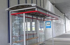 Wiata pod... dachem. Całe Bródno się śmieje