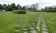 Tajemnicze płytki w parku Bródnowskim. To chodnik, podjazd?