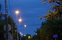 Główna aleja Wawra. Ile prądu zużywamy na tę... ciemność?