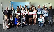 Stypendia dla młodych sportowców. Ich zdjęcia na wystawie