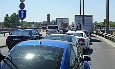 Wakacje a most Grota stoi. Permanentne korki