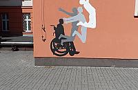 Nowy, niezwyk�y mural na Karolkowej