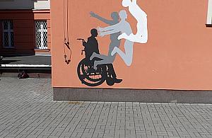 Nowy, niezwykły mural na Karolkowej