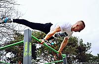 Taniec na rurze uświetni otwarcie street workout parków