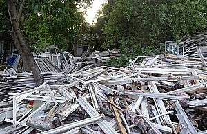 Jak się pozbyć składu starych okien z Jelonek?