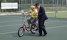 Trójkołowe rowery dla emerytów w parku Bródnowskim