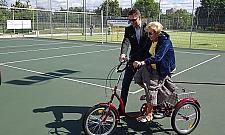 Trójkołowe rowery dla emerytów w parku Bródnowskim