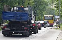 Tymczasowy przystanek blokuje ruch. "Jeszcze tylko pięć dni"