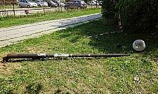 Latarnie runęły na trawnik. Nikogo to nie obchodzi