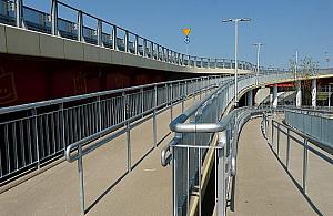 Nowa, lepsza kładka dla pieszych nad Toruńską