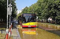 Katastrofa wodociągowa na Bródnie. Jedna osoba ranna