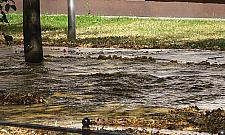 Katastrofa wodociągowa na Bródnie. Jedna osoba ranna