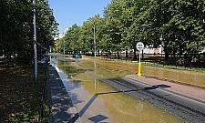 Katastrofa wodociągowa na Bródnie. Jedna osoba ranna
