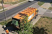 Tak służby miejskie dewastują chodniki