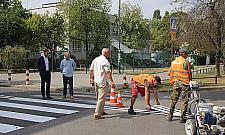 Malują pasy przy szkołach