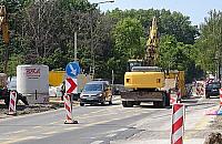 Jedna z głównych dróg Wawra niczym wiejska szosa