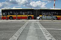 Media zakorkowały most Grota