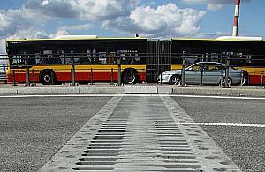 Media zakorkowały most Grota