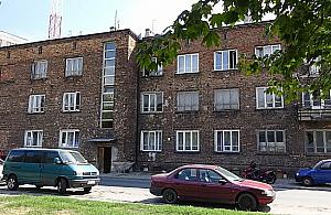 Dlaczego kamienica na Odolanach jest "kopnięta"?