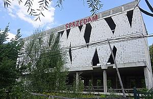 Modlińska ma pecha do nieukończonych budów