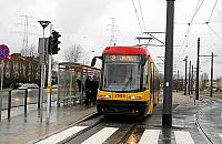 Szybki tramwaj jak żółw zmierza ku Nowodworom