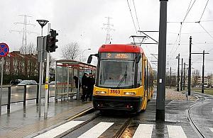Szybki tramwaj jak żółw zmierza ku Nowodworom