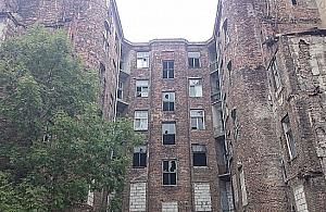 Kamienica ze słynnym muralem idzie na sprzedaż