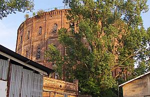 Ktoś chętny na spacer po wolskiej gazowni?