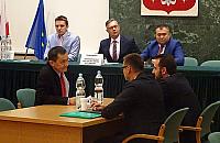 Sesja trwała 3 minuty. Przerwa do 5 listopada.