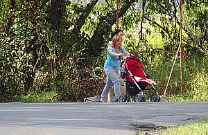 Kąty Grodziskie: wiejska szosa w granicach miasta