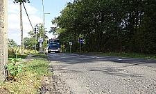 Kąty Grodziskie: wiejska szosa w granicach miasta