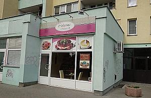 Cukierenka ukryta w wielkim bloku. Oceniamy Mokkę