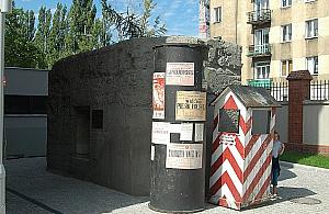 Pozostałości niemieckich schronów na Woli. Darmowa wycieczka