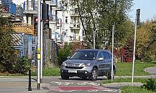 Autem na chodnik, światła awaryjne i można czekać na koleżanki