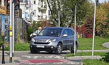 Autem na chodnik, światła awaryjne i można czekać na koleżanki