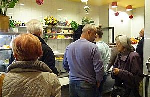 Gdzie tanio zjeść na Targówku? Oceniamy barek w ratuszu