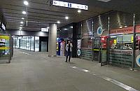 Jest handel w metrze. Na razie bułki, klucze i bielizna