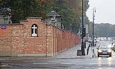 Mur Powązek pięknieje