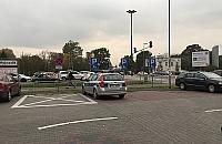 Tak parkują stróże prawa. "Od kiedy radiowóz to auto rodzinne?"