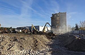 Wyburzają już wieżowiec pod Selgros