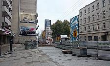 Lifting Żelaznej: remont chodnika stylem dowolnym