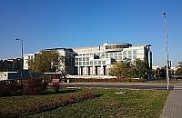 Betonowe monstrum idzie na sprzedaż. Ktoś to kupi?