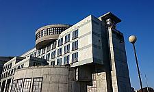 Betonowe monstrum idzie na sprzedaż. Ktoś to kupi?