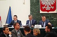 Długa sesja na Bemowie. Mają dużo kawy, skończą w nocy...