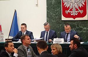 Długa sesja na Bemowie. Mają dużo kawy, skończą w nocy...