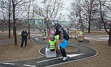 Przedszkolaki otworzy³y miasteczko ruchu drogowego