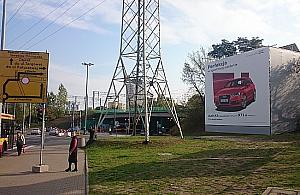 Żaba z reklamą, czyli krótka historia ładnych ulic