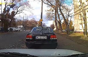 Na Muranowie wiatr niszczył samochody - zobacz film!