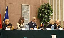 Bazar Trocka, dyskusje, próba odwołania przewodniczącego. Gorąca sesja